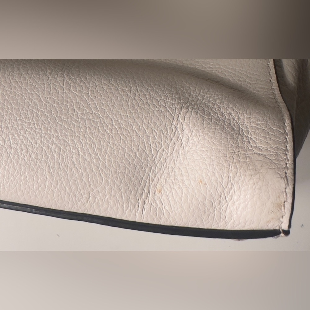Michael Kors Hamilton Cream Shoulder Bag - Picture 10 of 12